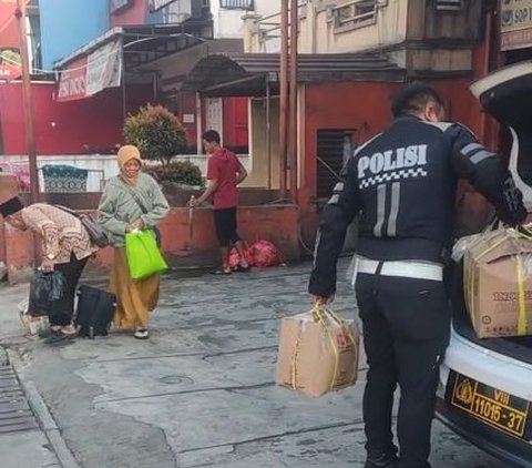 Lihat Kakek-Nenek Termenung Kebingungan di Jalan, Pria Ini Rela Antar Pasutri Lansia yang Ingin Pergi Bertemu Cucunya