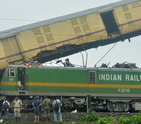 FOTO: Tragis! Tabrakan Dua Kereta Barang dan Penumpang di India, 8 Tewas, Puluhan Luka Parah