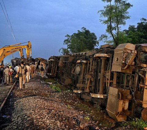 FOTO: Tragis! Tabrakan Dua Kereta Barang dan Penumpang di India, 8 Tewas, Puluhan Luka Parah