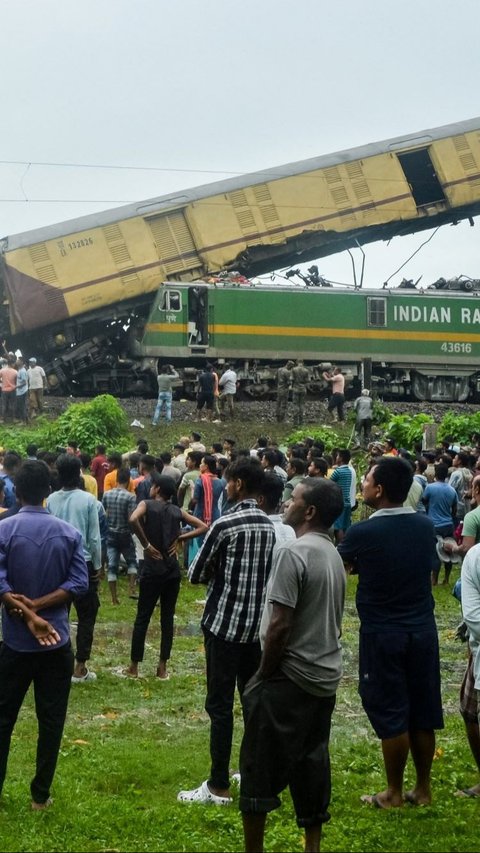 FOTO: Tragis! Tabrakan Dua Kereta Barang dan Penumpang di India, 8 Tewas, Puluhan Luka Parah