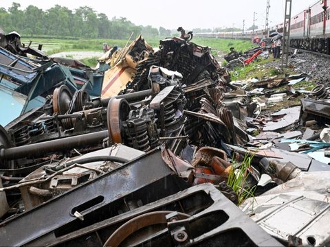 FOTO: Tragis! Tabrakan Dua Kereta Barang dan Penumpang di India, 8 Tewas, Puluhan Luka Parah
