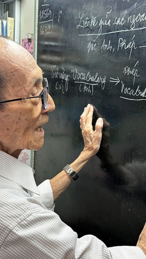 Kisah Kakek Jago 9 Bahasa, Usia 87 Tahun Masih Semangat Belajar Otodidak