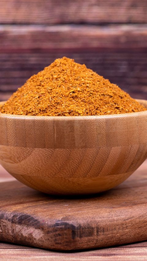 Blend Cajun Powder with a mixture of various spices, the key to making the dish more savory.