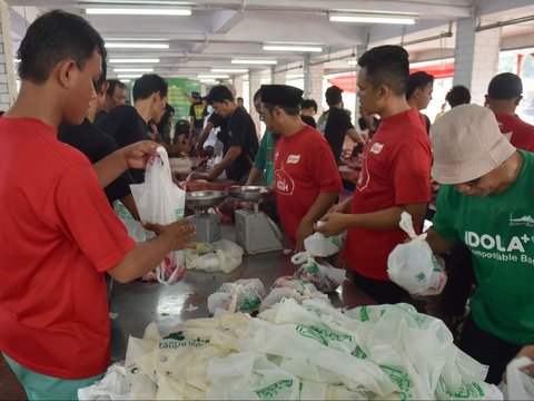 FOTO: Masjid Istiqlal Mulai Sembelih 72 Ekor Hewan Kurban, Ada Sapi Jokowi, Prabowo, Gibran hingga Megawati