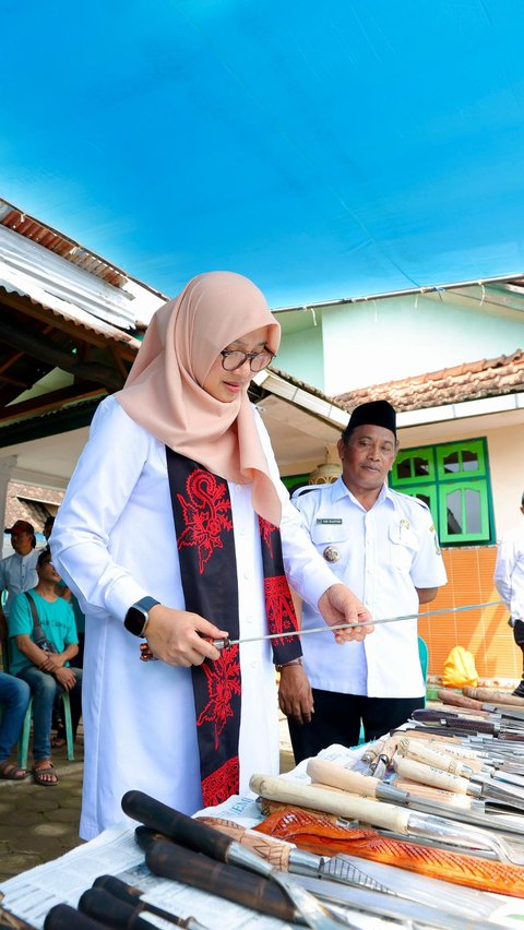 Upaya Pandai Besi Banyuwangi Bersaing dengan Produk Pabrikan, Jaga Kualitas Dikirim Luar Kota