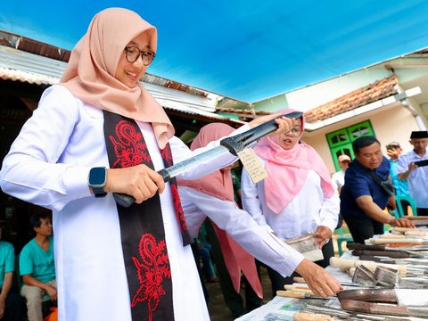 Upaya Pandai Besi Banyuwangi Bersaing dengan Produk Pabrikan, Jaga Kualitas Dikirim Luar Kota