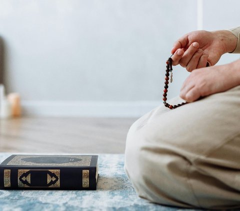 Want Your Prayers to be Accepted by Allah SWT Soon? Here are the Readings of Tawasul Hajat Prayer and How to Do it According to Islamic Teachings