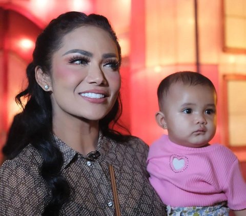 Invite Both Grandchildren to Return to Malang, Krisdayanti's Attitude towards Sister Ameena and Azzura Highlighted