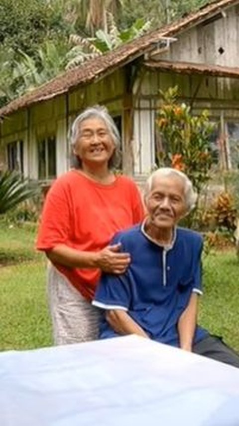 8 Potret Rumah di Tengah Hutan Milik Pasangan Lansia Pensiunan PNS, Penampakannya Super Indah