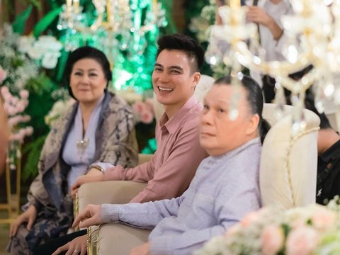 Baim Wong Posting Photo with Late Mother Amidst Rumors of Cracks in His Marriage with Paula Verhoven