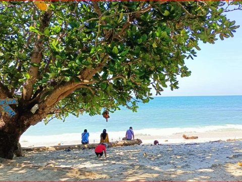 Lokasinya Tersembunyi, Begini Sensasi Berpetualang ke Pantai Pasir Putih Nusakambangan