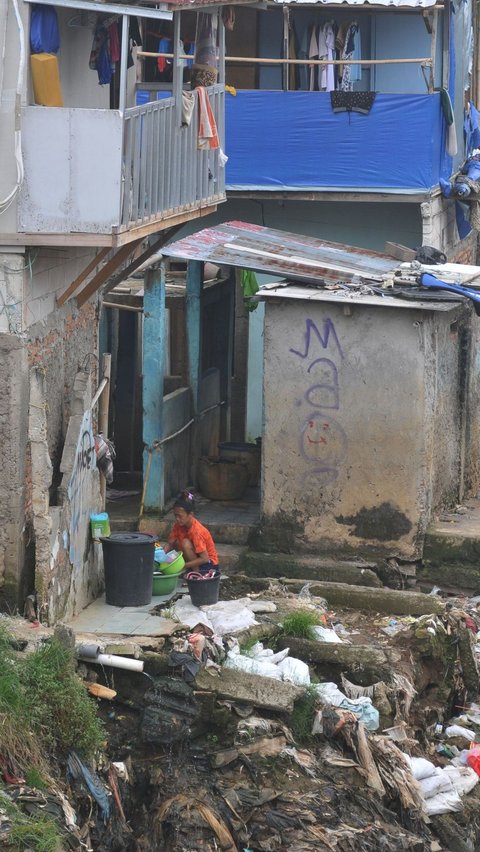 Pertumbuhan penduduk yang pesat, urbanisasi, serta ketimpangan ekonomi menjadi faktor-faktor yang memperumit upaya penanggulangan kemiskinan di ibu kota. Foto: merdeka.com / Imam Buhori<br>