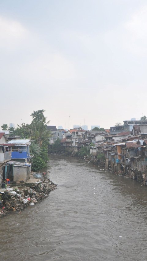 Pempov DKI Jakarta telah berupaya melakukan berbagai program untuk mengatasi kemiskinan. Namun, tantangan yang dihadapi tidaklah mudah. Foto: merdeka.com / Imam Buhori<br>