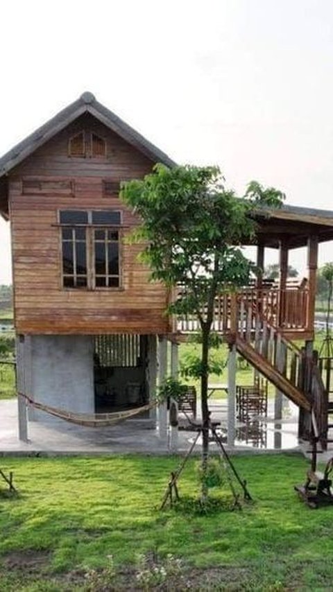 Rumah Panggung Pinggir Sawah