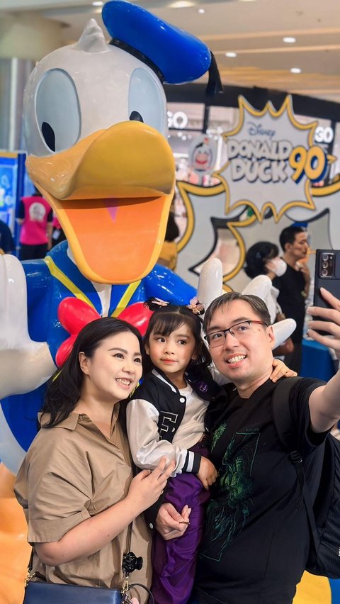 Jangan lewatkan kesempatan untuk merayakan momen spesial ini bersama keluarga dan teman-teman. Datanglah ke Central Park Mall dan nikmati serangkaian kegiatan seru di perayaan 90 tahun Donald Duck. Selamat berlibur!