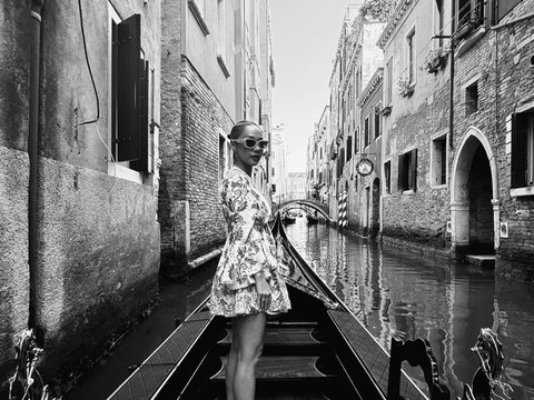 Romantis! 10 Potret Bunga Citra Lestari & Tiko Aryawardhana Jalan-jalan di Venesia, Mesra Banget Seperti sedang Honeymoon
