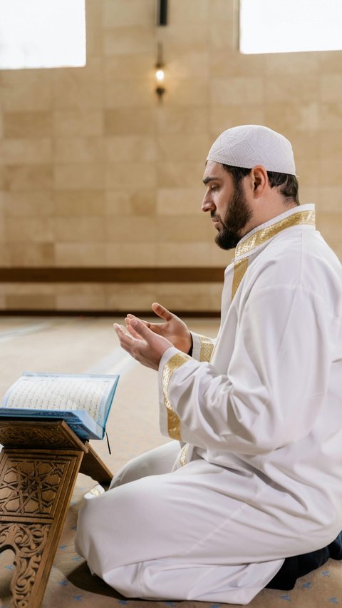 Cara Mengirim Doa untuk Orang yang Sudah Meninggal setelah Sholat, Lengkap dengan Bacaannya dalam Bahasa Arab, Latin, dan Arti