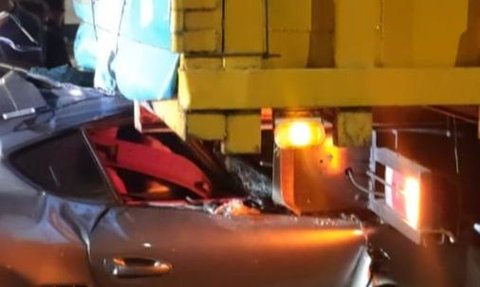 Sopir Truk Cerita Detik-Detik Ditabrak Porsche di Tol Dalam Kota: Saya Turun Ada Mobil Nempel