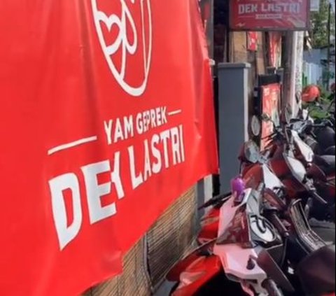 Dengan bermodalkan nekat, tekad kuat dan semangat pantang menyerah, ia berhasil membangun bisnis mie ayam yang kini menginspirasi banyak orang.