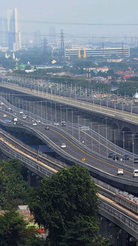 Viral Pemotor Tak Pakai Helm Lawan Arah Melaju Kencang di Jalan Layang MBZ, Ini Penjelasan Polisi