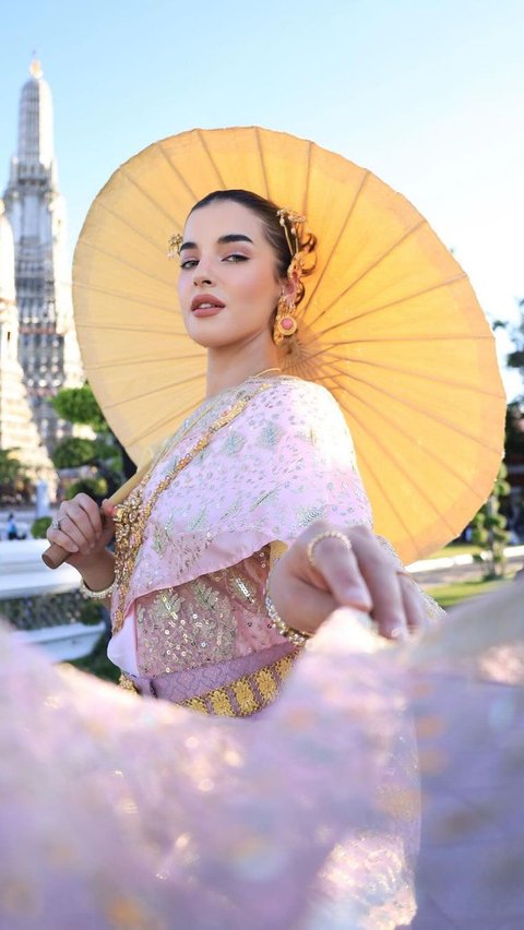 Wear Traditional Thai Attire, Tasya Farasya's Charm is like a Princess of the Kingdom.