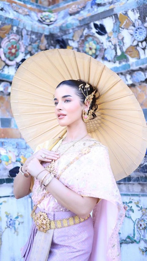 Wear Traditional Thai Clothing, Tasya Farasya's Charm is Like a Princess of the Kingdom