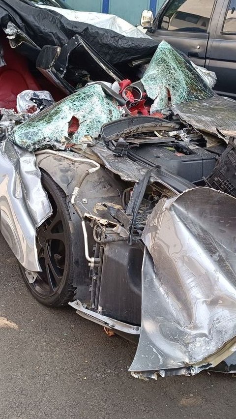 The Porsche Driver Who Crashed into a Truck in the Inner City Toll Turns Out to be a Student