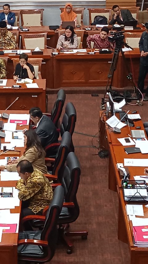 Panas Rapat Komisi X! Kubu Prabowo Bahas UKT Naik dan Dosa 