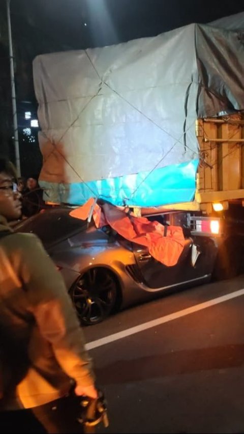 Terungkap! Beda Identitas Pengemudi dan Pemilik Mobil Porsche yang Ringsek Usai Tabrak Truk di Tol Dalam Kota