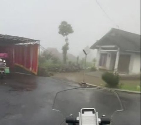 Solusi Bikin Hajatan di Jalan, Buat Underpass untuk Lewat Pemotor!