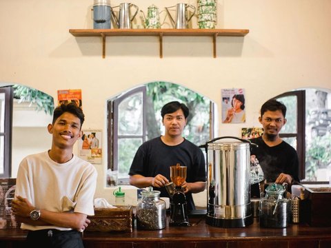 Mengunjungi Kafe Nostalgia di Serang, Suasananya Khas Rumah Nenek