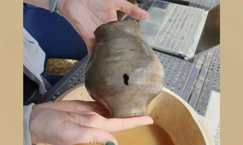 Baru Pertama Menggali, Mahasiswa Arkeologi Temukan Enam Pot Romawi dari Abad ke-2 Masehi