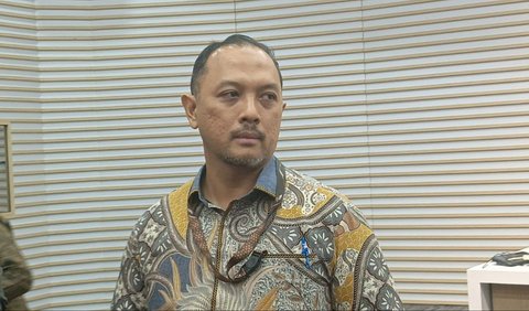 Terpisah, Juru Bicara (Jubir) KPK Tessa Mahardhika Sugiarto membantah pernyataan Petrus.