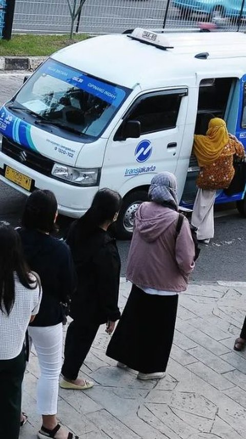 PT Transjakarta Pecat Pramudi Mikrotrans JakLingko Ugal-ugalan Sebabkan Pelajar Terjatuh