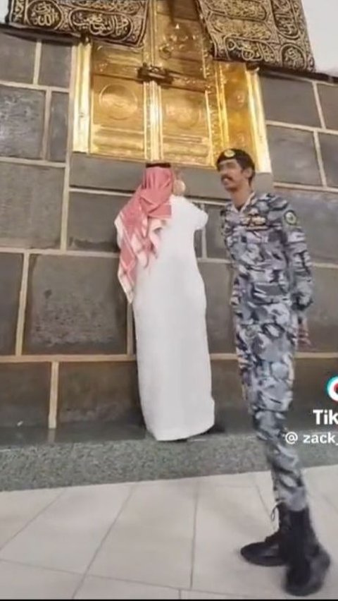 Momen Pria Unggah Pengalaman Dapat Shaf Paling Depan saat Ibadah Haji, Langsung Menghadap Multazam<br>