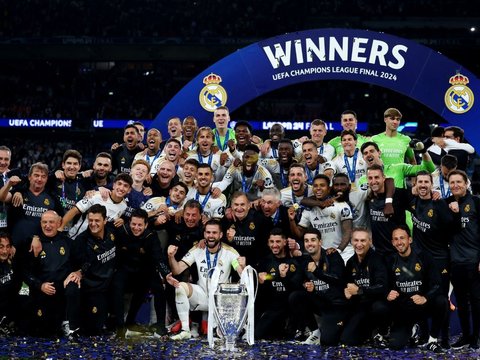 FOTO: Euforia Real Madrid Juara Liga Champions 2023/2024, Mulai Angkat Trofi hingga Lempar Pelatih Carlo Ancelotti ke Udara