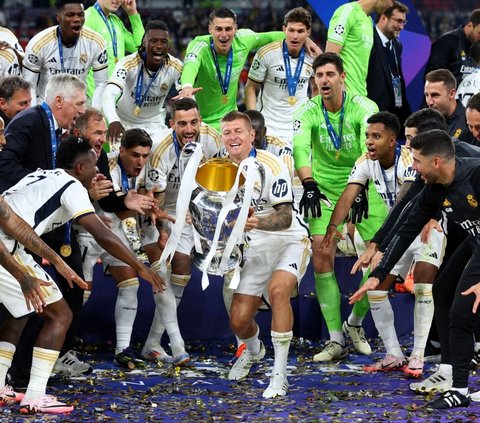 FOTO: Euforia Real Madrid Juara Liga Champions 2023/2024, Mulai Angkat Trofi hingga Lempar Pelatih Carlo Ancelotti ke Udara