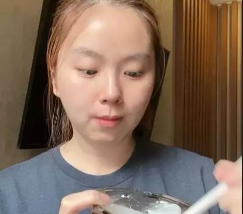How to Brighten Your Face with Only Flour, This Beauty Vlogger Instantly Goes Viral
