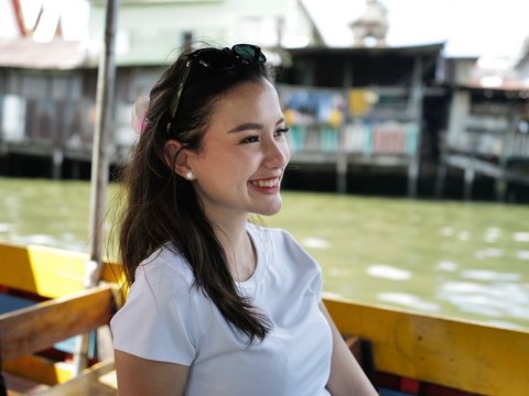 10 Potret Azriel Hermansyah Liburan di Bangkok dengan Sarah Menzel, Kompak Bareng Calon Mertua
