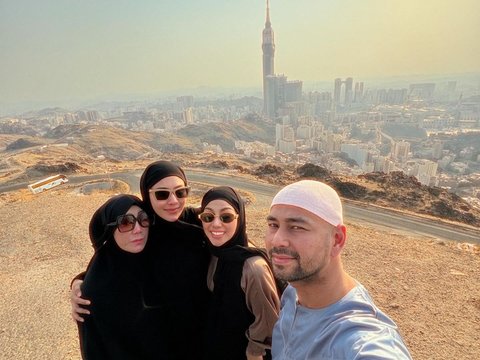 Deretan Foto Raffi Ahmad dan Nagita Slavina di Jabal Khandama Mekkah, Pemandangannya Indah Banget