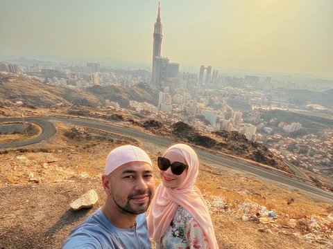 Deretan Foto Raffi Ahmad dan Nagita Slavina di Jabal Khandama Mekkah, Pemandangannya Indah Banget