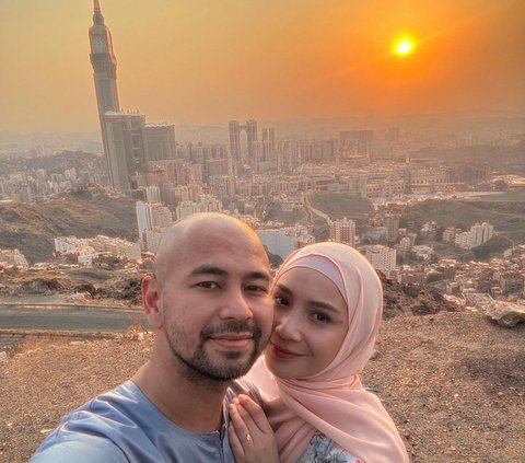 Deretan Foto Raffi Ahmad dan Nagita Slavina di Jabal Khandama Mekkah, Pemandangannya Indah Banget