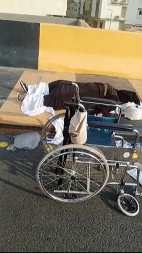 Viral Video Corpses of Hajj Pilgrims Lying on the Street Allegedly Due to 53 Degree Heat