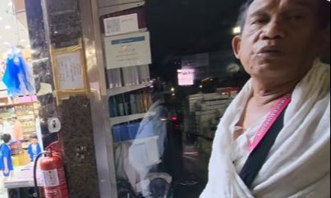 Terpisah dengan Rombongan, Jemaah Haji Pensiunan Polisi Tidak Kuat Jalan Menuju Hotel Ditolong Seorang Wanita