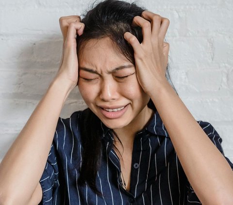 Kenali Perbedaan Antara Mitos dan Fakta Terjadinya Migrain di Tempat Kerja