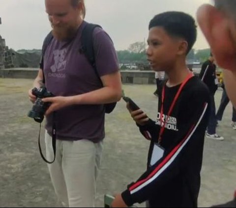 Video Tugas Sekolah Anak SMP untuk Wawancara Bule Ini Viral, Tuai Pujian