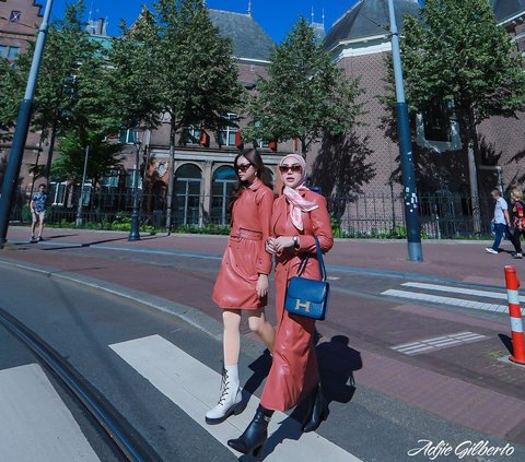 Portrait of Bella Shofie Appears Excited with Stepdaughter during Vacation in Europe