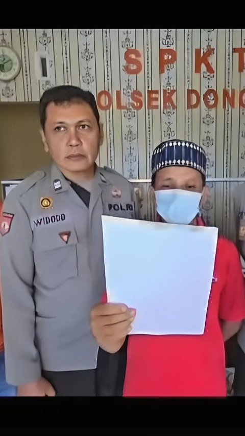 Afraid of being scolded by his wife for spending money on a singer, a husband in Trenggalek makes a false report of being mugged.