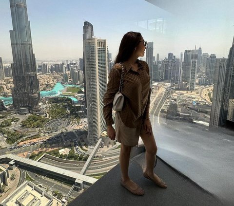 10 Portraits of Angel Karamoy's Vacation in Dubai, Her Face After Plastic Surgery Highlighted