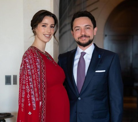 Beautiful Portrait of Princess Rajwa, the Pregnant Daughter-in-Law of the King of Jordan